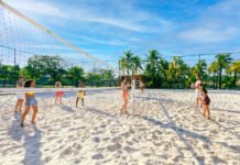Hot Beach oferece clínicas de slake line, futvôlei, beach tennis e vôlei