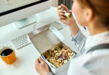 Pesquisa revela que 71% dos consumidores costumam levar marmita para o ambiente de trabalho