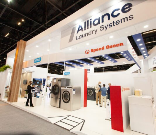 Alliance apresenta Stax-X, linha de lavadoras que maximiza o ROI, na Lavtech 2025