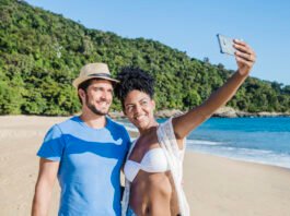 Destinos de praia lideram buscas para o feriado da Consciência Negra, segundo Booking.com