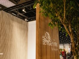 Benchmark By Kingspan mostra evolução das fachadas metálicas que unem tecnologia e liberdade criativa na Expo Revestir 2026