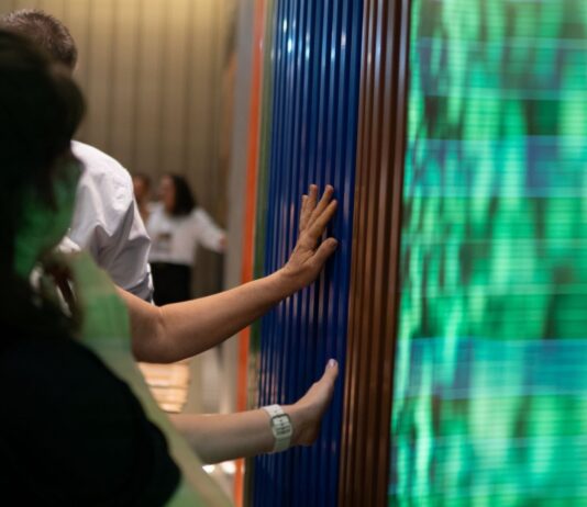 “Performance é o novo acabamento para arquitetos e especificadores”, aponta Kingspan na Expo Revestir
