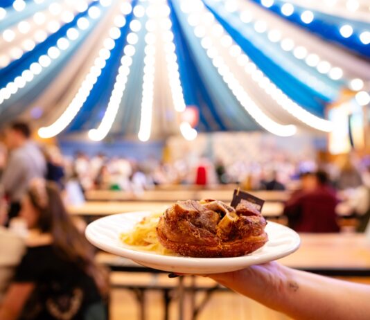 Oktoberfest Summit revela os bastidores da gastronomia que se tornou um dos grandes atrativos da festa