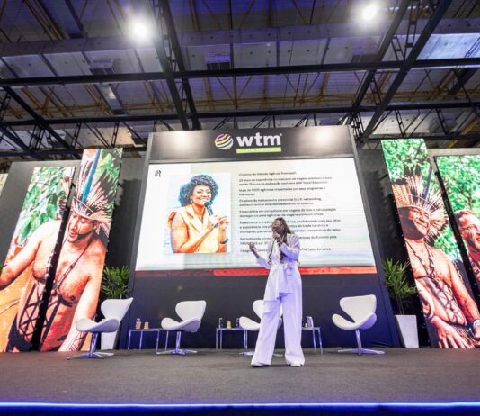 Maior feira de turismo da América Latina atrai 53 países e mostra por que o inglês é decisivo nos negócios internacionais